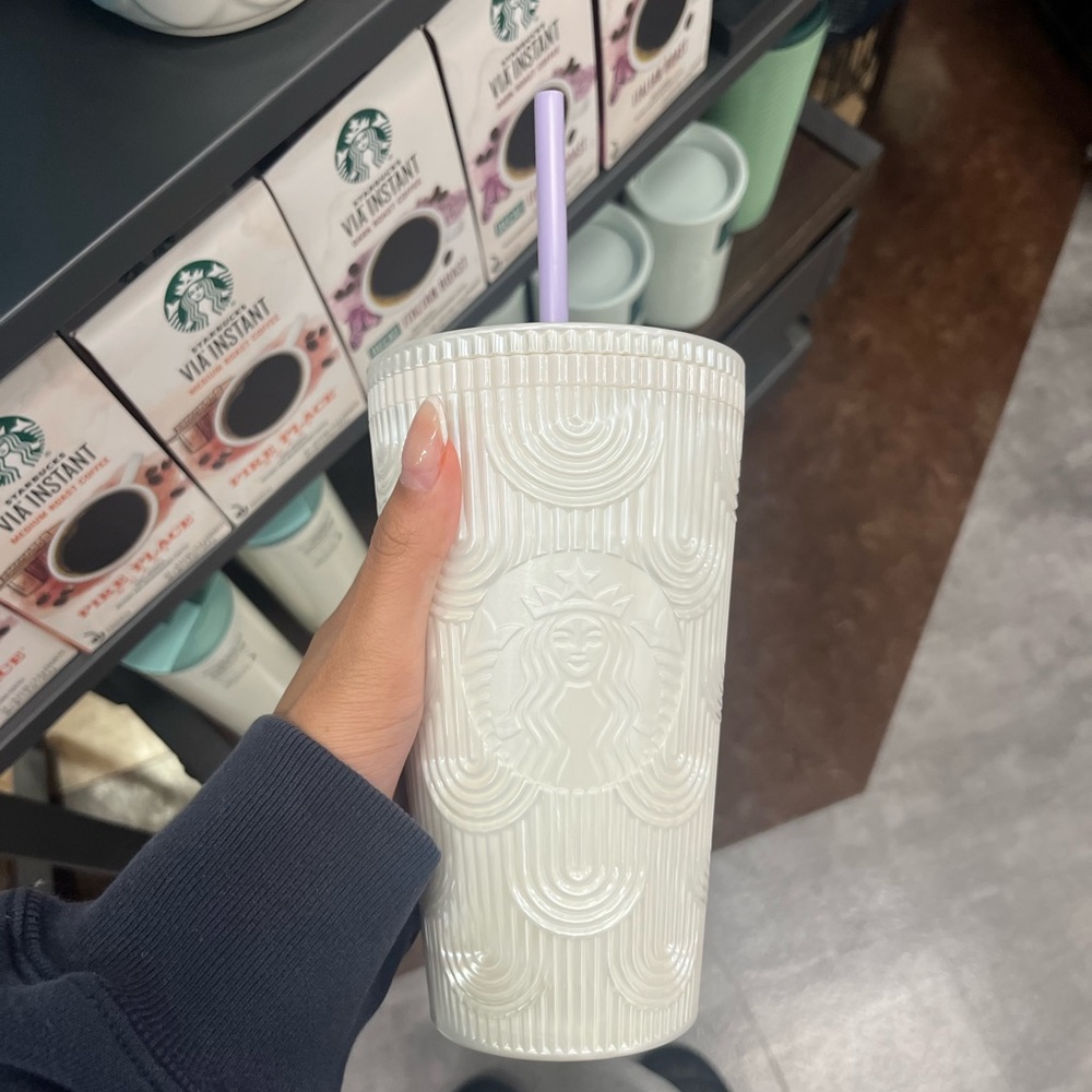 I am selling a 16oz starbucks’s cup